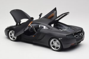 McLaren MP4-12C Matt Satellite Harmaa Minichamps 1:18 110133024 Metalli — kuva 5 / 8