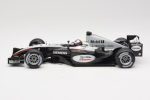 McLaren MP4-19 Mercedes J.P. Montoya Test Car 2005 Minichamps 1:18 533051880 Metalli — kuva 3 / 7