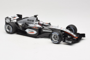 McLaren MP4-19 Mercedes J.P. Montoya Test Car 2005 Minichamps 1:18 533051880 Metalli — kuva 4 / 7