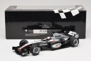 McLaren MP4-19 Mercedes J.P. Montoya Test Car 2005 Minichamps 1:18 533051880 Metalli — kuva 6 / 7