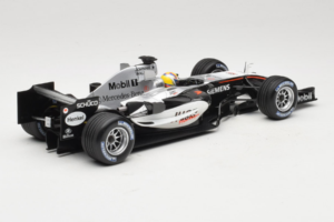 McLaren MP4-20 Mercedes #10 J.P. Montoya F1 2005 Minichamps 1:18 B66962338 Metalli — kuva 2 / 6