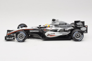 McLaren MP4-20 Mercedes #10 J.P. Montoya F1 2005 Minichamps 1:18 B66962338 Metalli — kuva 3 / 6