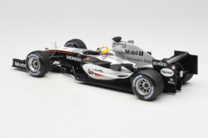 McLaren MP4-20 Mercedes #10 J.P. Montoya F1 2005 Minichamps 1:18 B66962338 Metalli — kuva 5 / 6