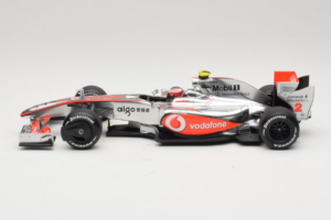 McLaren MP4-24 Mercedes #2 H. Kovalainen F1 2009 Dealer Edition Minichamps 1:18 B66960041 Metalli — kuva 3 / 7