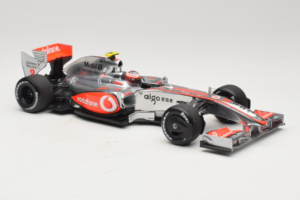 McLaren MP4-24 Mercedes #2 H. Kovalainen F1 2009 Dealer Edition Minichamps 1:18 B66960041 Metalli — kuva 4 / 7