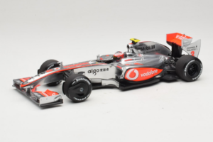 McLaren MP4-24 Mercedes #2 H. Kovalainen F1 2009 Dealer Edition Minichamps 1:18 B66960041 Metalli