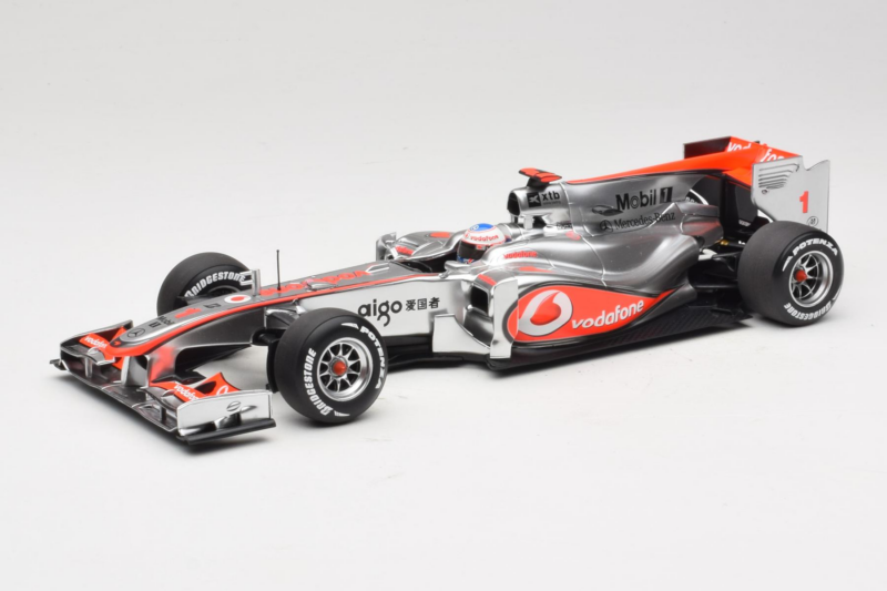 McLaren MP4-25 Mercedes #1 J. Button Vodafone McLaren Showcar F1 2010 Minichamps 1:18 530101801 Metalli