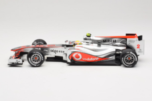 McLaren MP4-25 Mercedes #2 L. Hamilton Vodafone McLaren F1 2010 Minichamps 1:18 530101802 Metalli — kuva 3 / 7