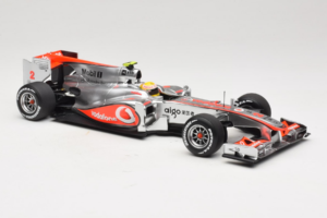 McLaren MP4-25 Mercedes #2 L. Hamilton Vodafone McLaren F1 2010 Minichamps 1:18 530101802 Metalli — kuva 4 / 7