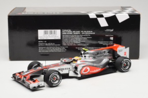 McLaren MP4-25 Mercedes #2 L. Hamilton Vodafone McLaren F1 2010 Minichamps 1:18 530101802 Metalli — kuva 6 / 7