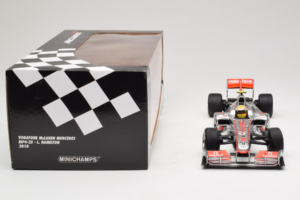 McLaren MP4-25 Mercedes #2 L. Hamilton Vodafone McLaren F1 2010 Minichamps 1:18 530101802 Metalli — kuva 7 / 7