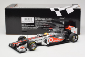 McLaren MP4-26 Mercedes #3 L. Hamilton Vodafone McLaren F1 2011 Minichamps 1:18 530111803 Metalli — kuva 6 / 7