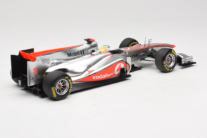 McLaren MP4-26 Mercedes #3 L. Hamilton Vodafone McLaren Showcar F1 2011 Minichamps 1:18 530111873 Metalli — kuva 2 / 7