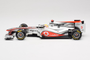 McLaren MP4-26 Mercedes #3 L. Hamilton Vodafone McLaren Showcar F1 2011 Minichamps 1:18 530111873 Metalli — kuva 3 / 7