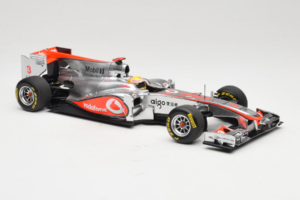 McLaren MP4-26 Mercedes #3 L. Hamilton Vodafone McLaren Showcar F1 2011 Minichamps 1:18 530111873 Metalli — kuva 4 / 7