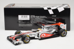 McLaren MP4-26 Mercedes #3 L. Hamilton Vodafone McLaren Showcar F1 2011 Minichamps 1:18 530111873 Metalli — kuva 6 / 7