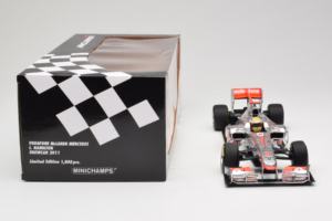 McLaren MP4-26 Mercedes #3 L. Hamilton Vodafone McLaren Showcar F1 2011 Minichamps 1:18 530111873 Metalli — kuva 7 / 7