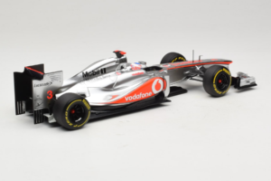 McLaren MP4-27 Mercedes #3 J. Button Vodafone McLaren Showcar F1 2012 Minichamps 1:18 530121873 Metalli — kuva 2 / 7