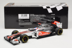 McLaren MP4-27 Mercedes #3 J. Button Vodafone McLaren Showcar F1 2012 Minichamps 1:18 530121873 Metalli — kuva 6 / 7