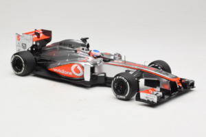 McLaren MP4-28 Mercedes #5 J. Button Vodafone McLaren F1 2013 Minichamps 1:18 530131805 Metalli — kuva 4 / 7