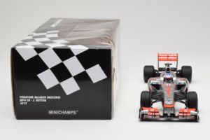 McLaren MP4-28 Mercedes #5 J. Button Vodafone McLaren F1 2013 Minichamps 1:18 530131805 Metalli — kuva 7 / 7