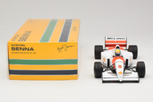 McLaren MP4/8 Ford #8 A. Senna Marlboro McLaren 1993 Minichamps 1:18 540931808 Metalli — kuva 6 / 7
