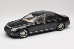 Maybach 57S Musta AUTOart 1:18 76156 Metalli