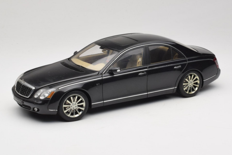 Maybach 57S Musta AUTOart 1:18 76156 Metalli