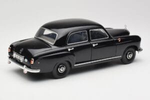 Mercedes 180 W120 Ponton Musta Revell 1:18 08973 Metalli — kuva 3 / 8