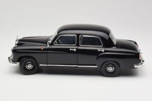 Mercedes 180 W120 Ponton Musta Revell 1:18 08973 Metalli — kuva 4 / 8