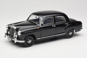 Mercedes 180 W120 Ponton Musta Revell 1:18 08973 Metalli