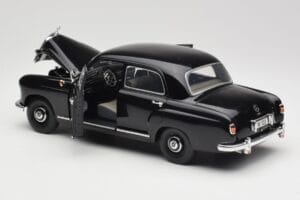 Mercedes 180 W120 Ponton Musta Revell 1:18 08973 Metalli — kuva 5 / 8