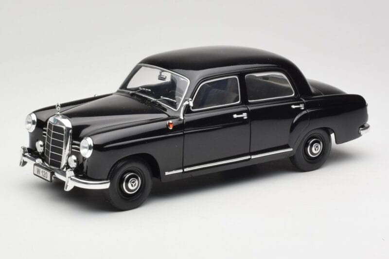 Mercedes 180 W120 Ponton Musta Revell 1:18 08973 Metalli