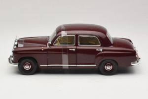 Mercedes 180 Ponton Tummanpunainen Revell 1:18 08876 Metalli — kuva 3 / 6