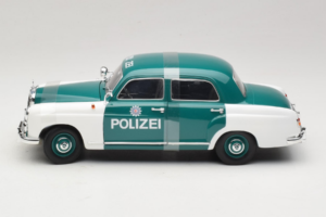 Mercedes 180 Ponton Polizei Revell 1:18 8863 Metalli — kuva 3 / 6
