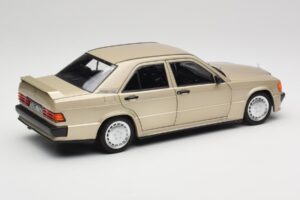 Mercedes 190E W201 2.3-16 Smoke Silver Metallic Norev 1:18 183831 Metalli — kuva 3 / 8