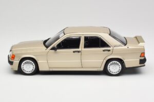 Mercedes 190E W201 2.3-16 Smoke Silver Metallic Norev 1:18 183831 Metalli — kuva 4 / 8