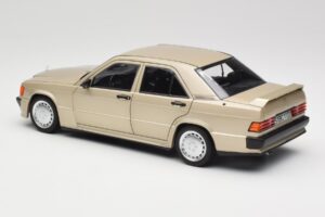 Mercedes 190E W201 2.3-16 Smoke Silver Metallic Norev 1:18 183831 Metalli — kuva 7 / 8