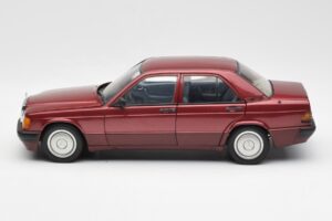 Mercedes 190E W201 2.0 Punainen Dealer Edition AUTOart 1:18 B66040383 Metalli — kuva 4 / 8