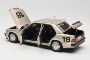 Mercedes 190E 2.3-16 W201 #1 N. Lauda Race of Champions Nurburgring 1984 AUTOart 1:18 88431 Metalli — kuva 5 / 8
