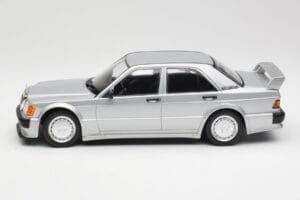 Mercedes 190E 2.5-16 EVO 1 W201 Hopea Minichamps 1:18 155036001 Metalli — kuva 3 / 6