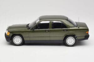 Mercedes 190E W201 Vihreä Metallic Minichamps 1:18 155037001 Metalli — kuva 3 / 6