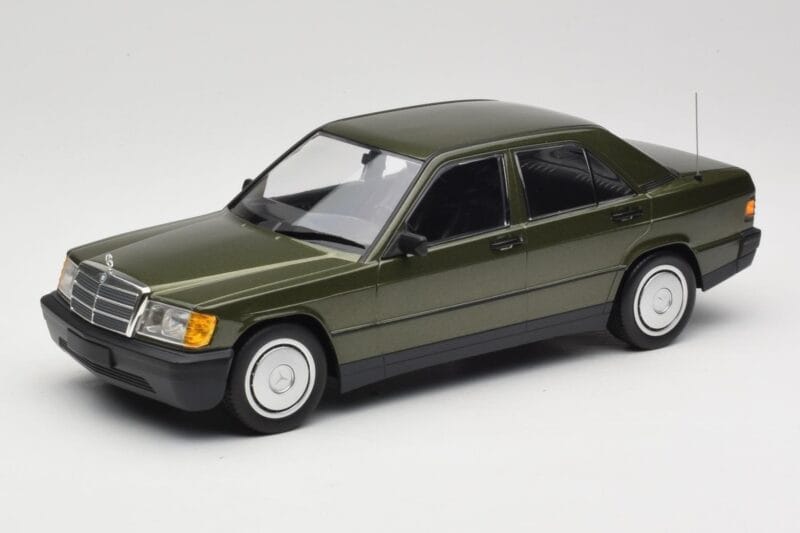 Mercedes 190E W201 Vihreä Metallic Minichamps 1:18 155037001 Metalli