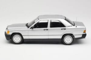 Mercedes 190E W201 Hopea Minichamps 1:18 155037004 Metalli — kuva 3 / 6