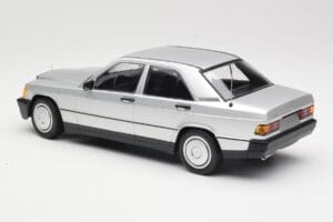 Mercedes 190E W201 Hopea Minichamps 1:18 155037004 Metalli — kuva 5 / 6
