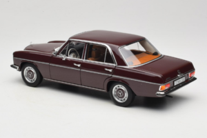 Mercedes 200 W115 Tumma Punainen Ruskea Norev 1:18 183778 Metalli — kuva 7 / 8