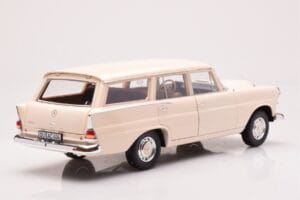 Mercedes 200 Universal W110 Kerma Norev 1:18 183709 Metalli — kuva 3 / 8