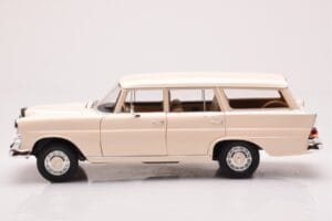 Mercedes 200 Universal W110 Kerma Norev 1:18 183709 Metalli — kuva 4 / 8