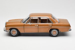 Mercedes 200 W115 Bycane Kulta Jälleenmyyjäpainos Norev 1:18 B66040665 Metalli — kuva 4 / 8