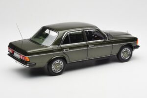 Mercedes 200 W123 Cypress Vihreä Metallic Jälleenmyyjäpainos Norev 1:18 B66040654 Metalli — kuva 3 / 8